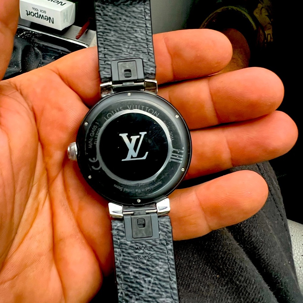 LV watch barley used no charger works to full potential